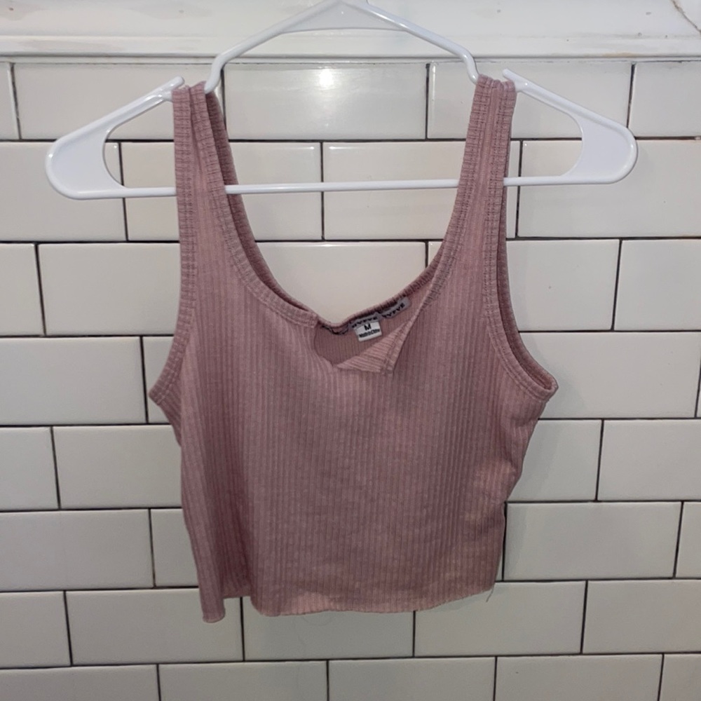Cropped light pink tank top